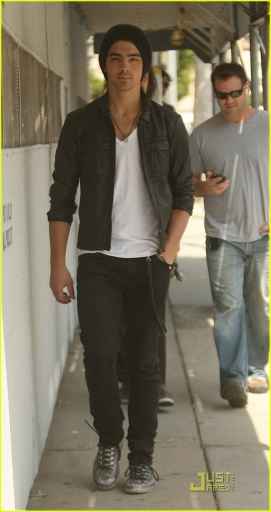 JOE ;**